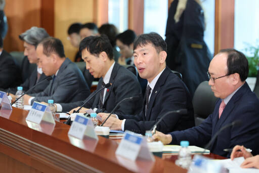 이복현 금융감독원장이 지난달 24일 오전 서울 영등포구 금융투자협회에서 열린 금융위원회-금융감독원-증권업계 간담회에서 발언하고 있다. 연합뉴스
