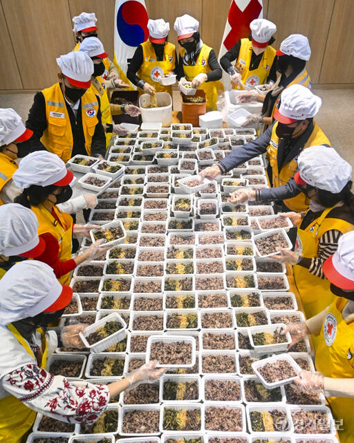 대한적십자사 경기도지사, 정월대보름 맞이 오곡밥 나눔 [포토뉴스]