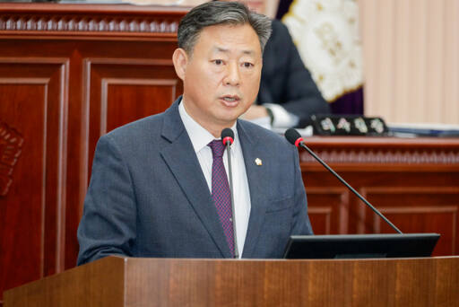 신동화 구리시 의원은 최근 제333회 구리시의회 임시회 제1차 본회의에서 5분 자유발언을 통해 구리시의 서울 편입 문제 등을 설명하고 있다.신동화 구리시의원