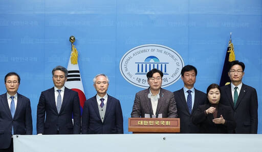 21일 국회에서 더불어민주당 검찰독재정치탄압대책위원회의 '윤석열 정권 검찰 사유화 저지TF 출범' 기자회견이 열리고 있다. 연합뉴스
