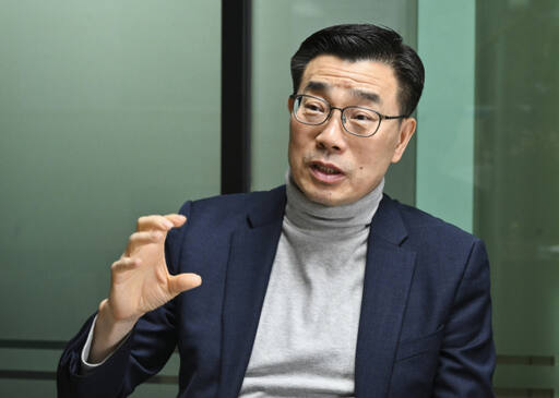 최원용 경기경제자유무역청장이 25일 경기경제자유구역청에서 경기일보와 인터뷰를 하고 있다. 홍기웅기자