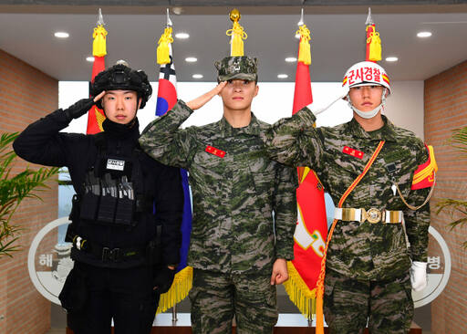 왼쪽부터 이주희 중위, 서성구 중위, 석진욱 해병. 해병대 제2사단 제공.