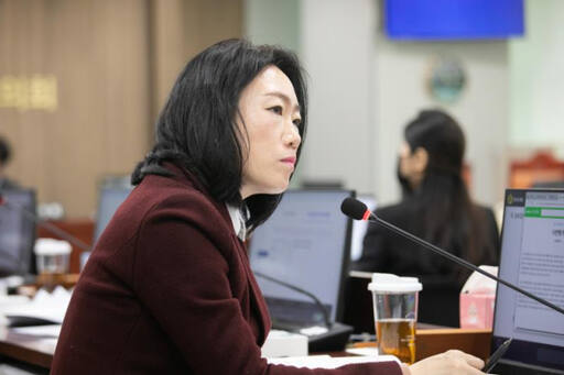 이혜원 경기도의원이 27일 제373회 임시회 의회사무처의 업무 보고 자리에서 발언을 진행하고 있다. 경기도의회 제공