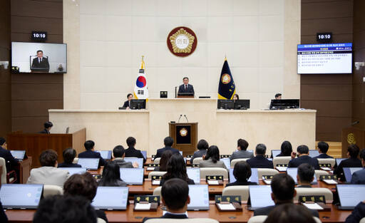 지난 6일 오전 용인특례시의회가 본회의장에서 제279회 임시회 제2차 본회의를 열고 김운봉 부의장에 대한 제명 안건을 가결하고 있다. 용인특례시의회 제공