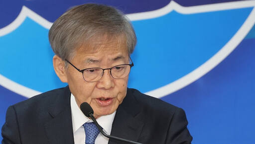 더불어민주당 임혁백 공천관리위원장이 여의도 당사에서 공천 심사 결과를 발표하고 있다. 연합뉴스