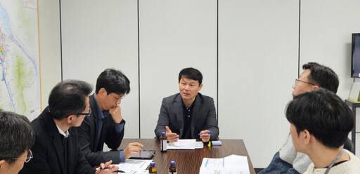 정병용 하남시의원이 하남도시공사와 간담회를 주제하고 있다. 하남시의회 제공