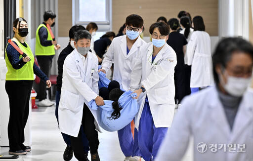 의료진과 함께한 민방위 훈련 [포토뉴스]