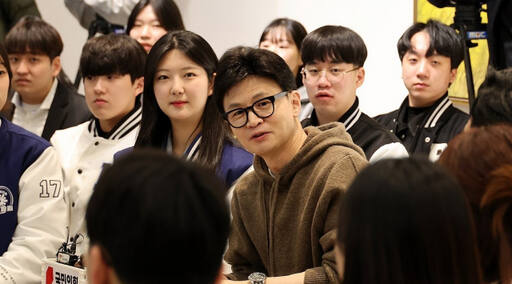 국민의힘 한동훈 비상대책위원장이 4일 오후 충남 천안 백석대학교를 찾아 새 학기를 시작한 대학생들과 '타운홀미팅'을 하고 있다. 연합뉴스