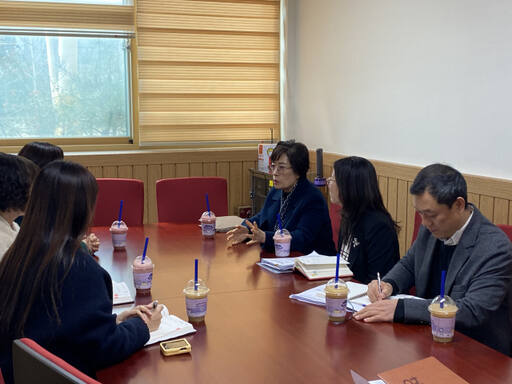 서은경 구리·남양주교육지원청 교육장은 최근 구리시 갈매초등학교를 방문해 늘봄학교 현장을 직접 살펴보고 관계자들의 의견을 듣고 있다. 구리남양주교육지원청 구리출장소