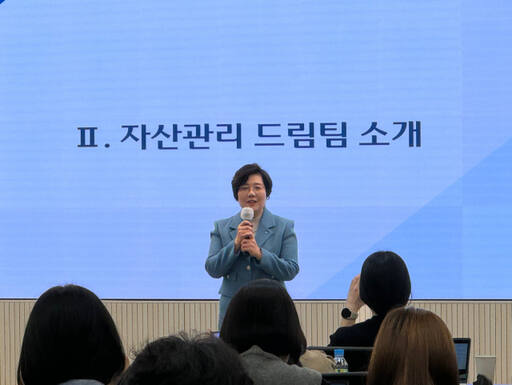 송현주 우리은행 자산관리그룹장이 7일 우리은행 본점에서 열린 기자간담회에서 자산관리 드림팀을 소개하고 있다. 김수정 기자