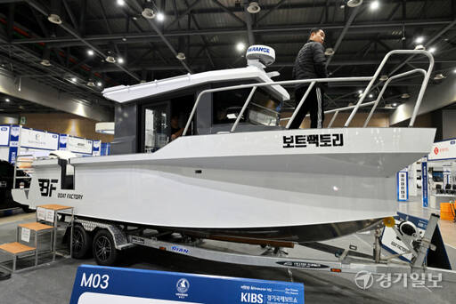 국내 최대해양레저산업 전시회 '2024 경기국제보트쇼' 개막을 하루 앞둔 7일 오후 고양특례시 킨텍스 제1전시장에 요트, 보트 등 다양한 해양레저 장비가 전시돼 있다. 경기바다 홍보관, 경기해양안전체험관, 제부마리나 등 3개 홍보관을 운영하는 이번 행사는 오는 10일까지 열린다. 김시범기자