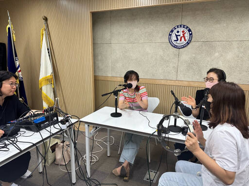 지난해 진행됐던 수원문화재단 수원시미디어센터의 '2023 마을 미디어 활동 지원사업' 중 '맘디오'의 모습. 수원문화재단 제공