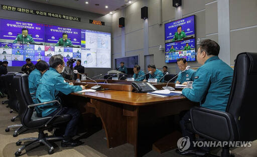 12일 오전 조규홍 보건복지부 장관이 서울 종로구 정부서울청사 상황실에서 열린 중대본 회의에서 발언하고 있다. 연합뉴스