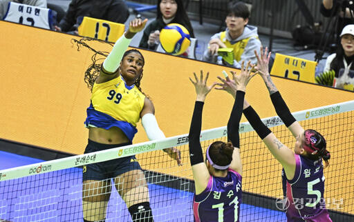 인천 흥국생명, 현대건설에 3-0으로 승리 [포토뉴스]