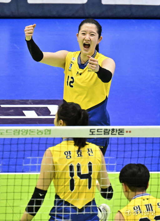 인천 흥국생명, 현대건설에 3-0으로 승리 [포토뉴스]