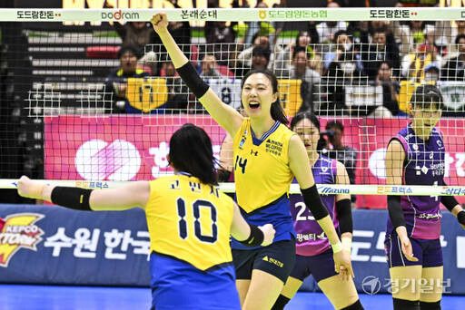 인천 흥국생명, 현대건설에 3-0으로 승리 [포토뉴스]