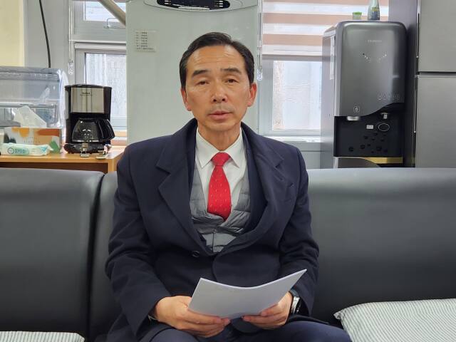 15일 오전 조용균 인천시 전 정무수석이 인천시청에서 기자회견을 하고 있다. 황남건기자