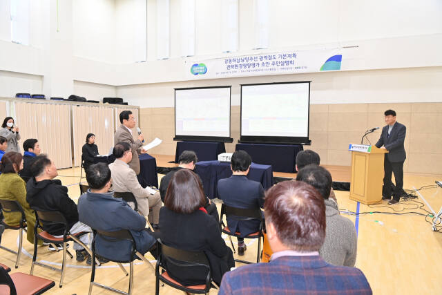 하남시와 경기도가 수도권 전철 9호선 연장 기본계획 관련 주민설명회를 열고 있다. 하남시 제공