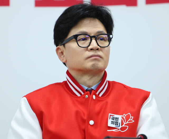 한동훈 국민의힘 비상대책위원장이 17일 오전 여의도 중앙당사에서 열린 중앙선거대책위원장 회의에 참석하고 있다. 연합뉴스