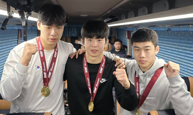제42회 회장기 전국레슬링대회 남고부 그레코로만형서 우승한 경기체고의 (왼쪽부터)박승욱, 김우현, 최재민.경기체고 제공