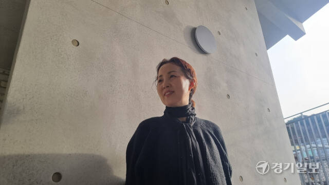 지난 18일 오후 수원시 팔달구 복합문화공간 '가회당'에서 만난 아트컴퍼니 '예기'의 안영화 대표. 이나경기자