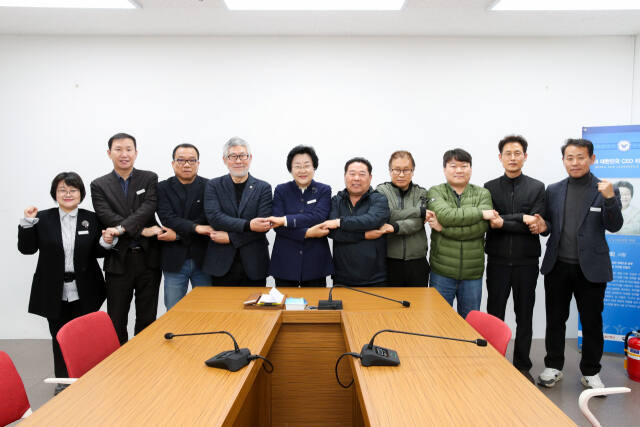 이천시와 이천 택시업계가 그동안 대립 관계에서 벗어나 앞으로 상생의 길을 가기로 합의를 도출했다.