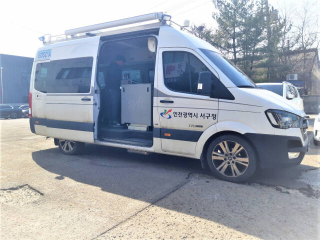 인천 서구의 실시간 대기오염물질 측정차량. 서구 제공