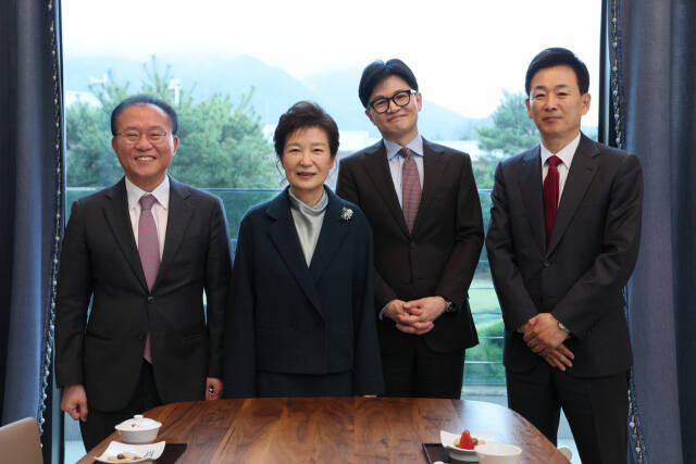 국민의힘 한동훈 비상대책위원장은 26일 박근혜 전 대통령을 예방했다. 국민의힘 제공