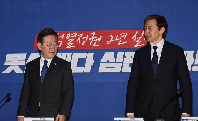 더불어민주당 이재명 대표가 지난 5일 국회에서 취임인사차 예방한 조국혁신당 조국 대표와 함께 자리로 향하고 있다. 연합뉴스