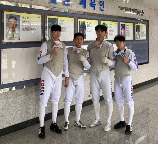 제26회 한국실업연맹회장배 전국남녀펜싱선수권대회 남자 플뢰레 단체전서 우승한 화성시청 선수단.화성시청 제공