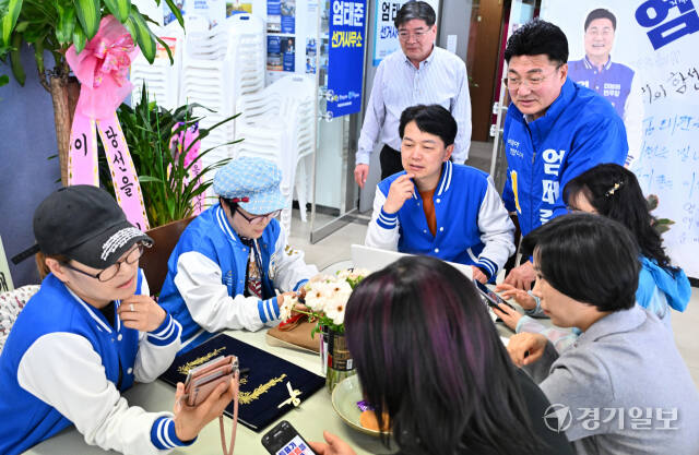 더불어민주당 엄태준(이천) 후보, 시민과 함께 SNS 공약 홍보 구상 [포토뉴스]