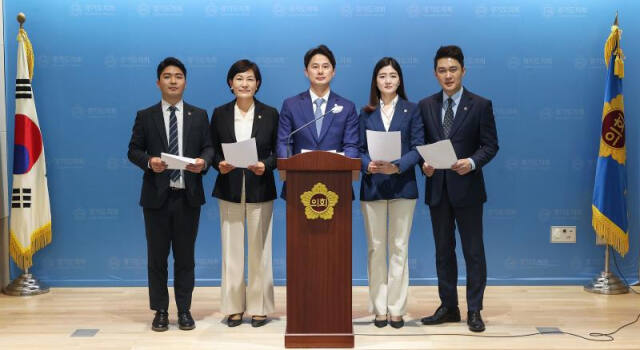 경기도의회 더불어민주당 대변인단 모습. 경기도의회 더불어민주당 제공