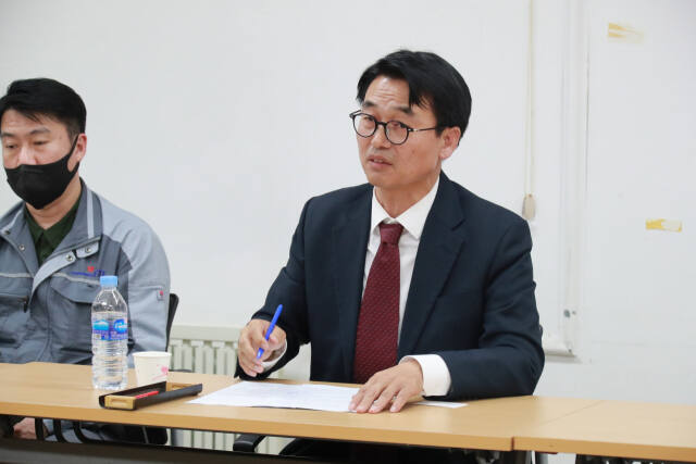 홍형선 화성갑 후보(국민의힘)가 2일 미래첨단산업 육성을 위한 ‘제2향남제약·바이오 융복합 특화단지 조성’ 공약을 발표하고 있다. 홍형선 후보 선거사무소 제공