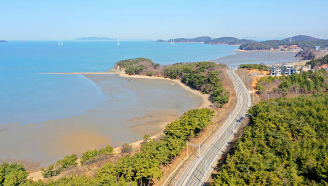 안산시가 관련 조례를 개정해 대부도 해안가에 대규모 관광숙박시설이 들어설 수 있게 됐다. 사진은 대부도 해안가 광경. 안산시 제공