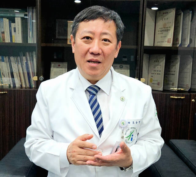 조승연 인천시의료원장이 최근 전공의 파업과 관련해서 소감을 말하고 있다. 박귀빈기자