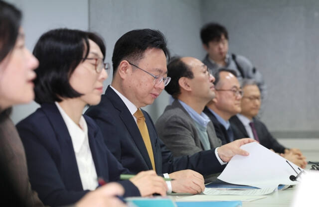 조규홍 보건복지부 장관이 4일 오전 서울 중구 서울시티타워에서 열린 환자단체들과의 간담회에 참석하고 있다. 이날 간담회에는 한국환자단체연합회, 한국희귀난치성질환연합회, 한국중증질환연합회 등 환자단체가 참석했다. 연합뉴스