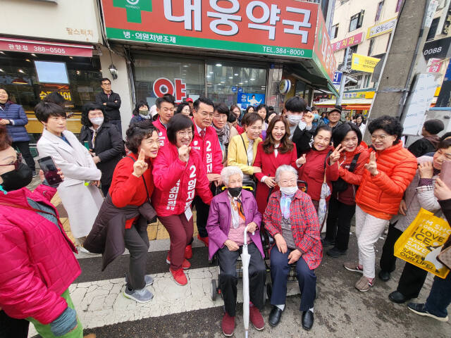 배우 최명길이 지난 3일 국민의힘 안양 동안갑 임재훈 후보 지원 유세를 했다. 임재훈 캠프 제공
