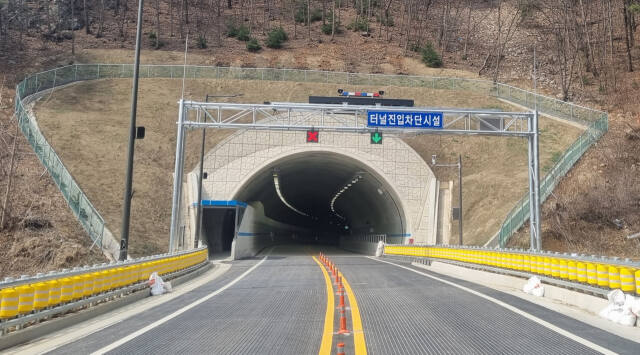 양평군 수입리와 가평군 삼회리를 연결하는 지방도 391호선내 터널 입구. 경기도 제