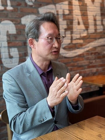전 경기도 행정1부지사인 김희겸 국민의힘 경기도 공동선대본부장이 5일 경기일보와의 인터뷰에서 자신의 생각을 밝히고 있다. 김 본부장 제공
