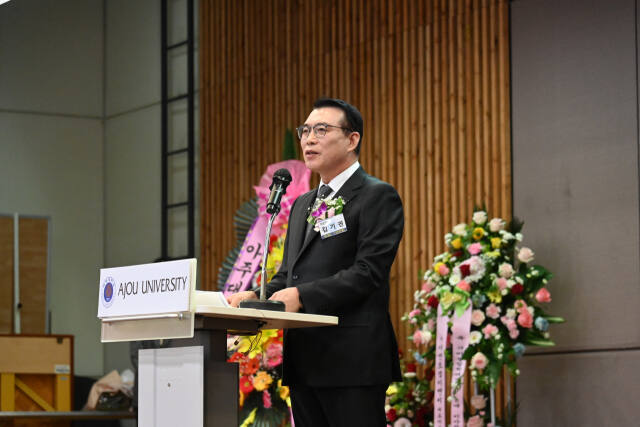 김기권 신임 이사장이 5일 아주대학교 다산관 강당에서 열린 이·취임식에서 취임사를 하고 있다. 아주대 제공