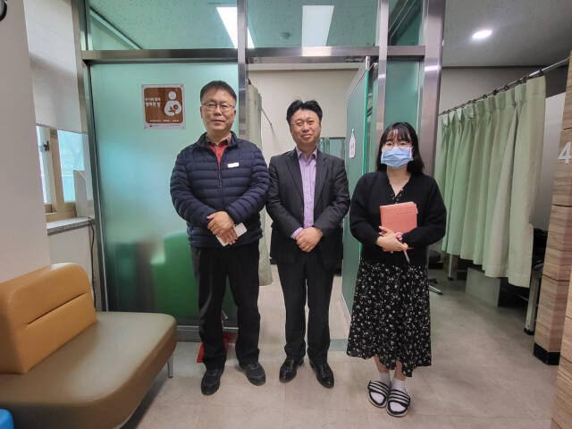 인구보건복지협회 경기도지회에서 지난 5일 군포시보건소에 설치된 ‘아기와 함께 행복한 방’ 제1116호 오픈식의 모습. 인구보건복지협회 제공