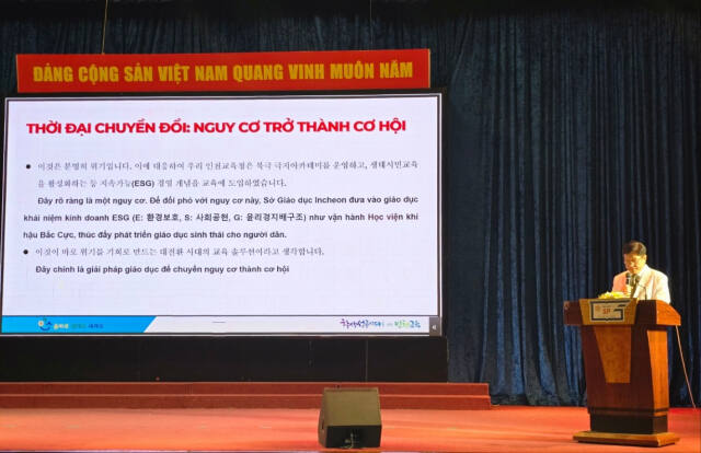 지난 5일 도성훈 인천시교육감이 베트남 호치민 국립사범대에서 ‘디지털 대전환 시대를 위한 교육의 방향’을 주제로 강연하고 있다. 인천시교육청 제공