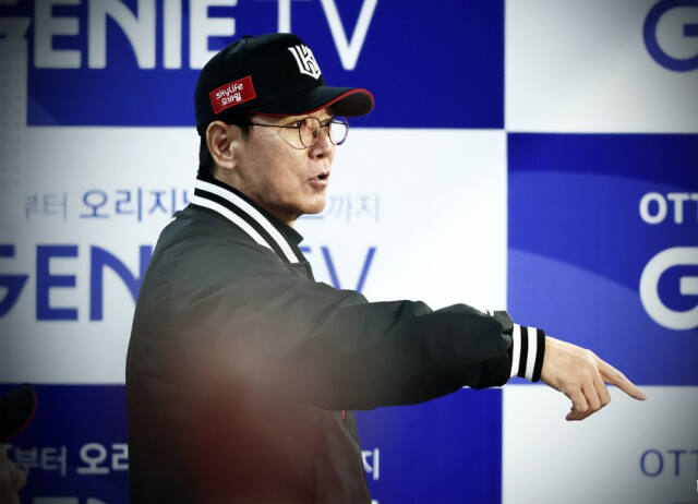 무너진 KT 마운드에 이강철 감독의 고심이 깊어지고 있다.KT 위즈 제공