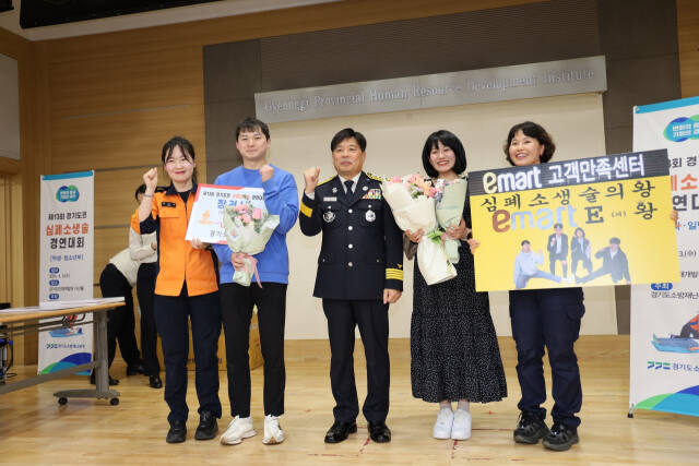의왕소방서가 경기도민 심페소생술 경연대회(대학·일반부)에서 장려상을 수상한 뒤 기념사진을 찍고 있다. 의왕소방서 제공