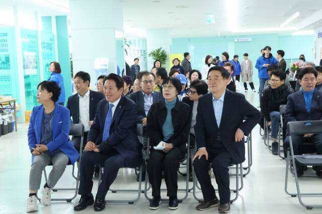 안양 만안 선거구에 출마한 더불어민주당 강득구 후보가 재선에 성공했다. 강득구 캠프 제공