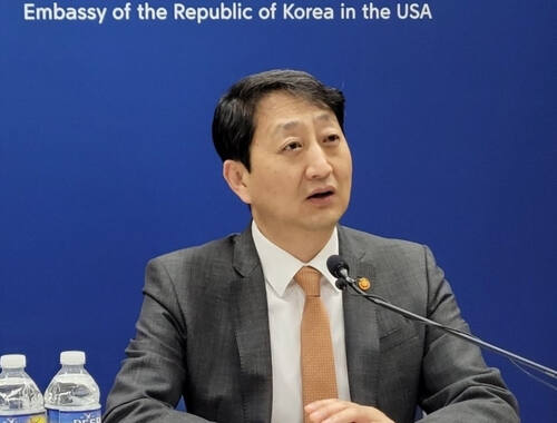 미국을 방문 중인 안덕근 산업통상자원부 장관이 12일(현지시간) 워싱턴DC의 주미 한국대사관에서 한국 특파원과 간담회를 하고 있다.