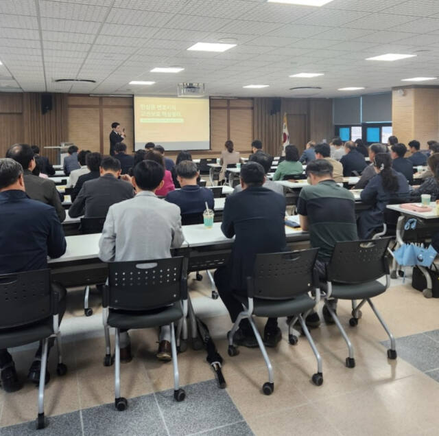 이천교육지원청이 변호사와 함께하는 교권보호책임관과 업무담당자 역량 강화 연수를 실시했다. 이천교육지원청 제공