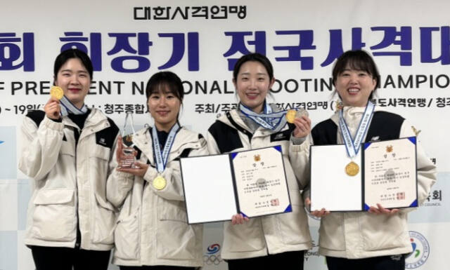 16일 충북 청주국제사격장에서 열린 제40회 회장기 전국사격대회 여자 일반부 50m복사 단체전서 우승한 화성시청 (왼쪽부터) 김제희, 이계림, 임하나, 이혜진. 화성시청 제공