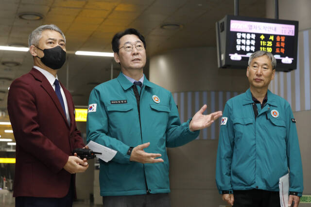 정명근 화성시장이 GTX-A 개통 전 사전점검을 하고 있다. 화성시 제공