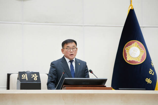 17일 오전 용인특례시의회 본회의장에서 열린 제282회 임시회 제1차 본회의에서 윤원균 의장이 발언하고 있다. 용인특례시의회 제공